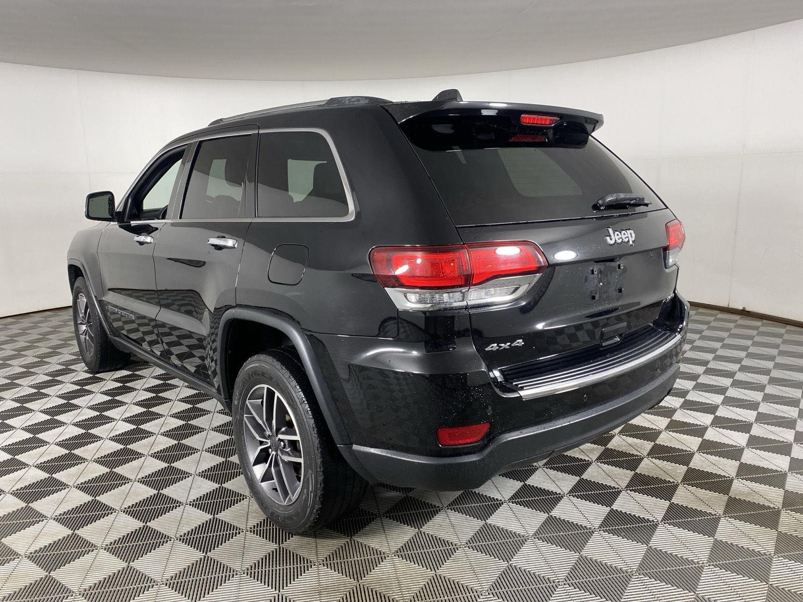 Used 2020 Diamond Black Crystal Pearlcoat Jeep Limited image 5