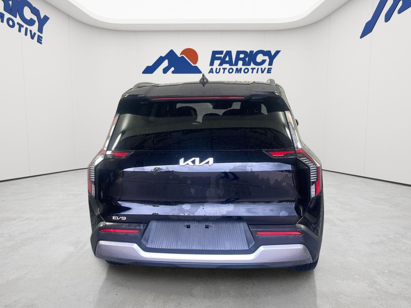 Used 2024 Aurora Black Pearl Kia Wind image 8