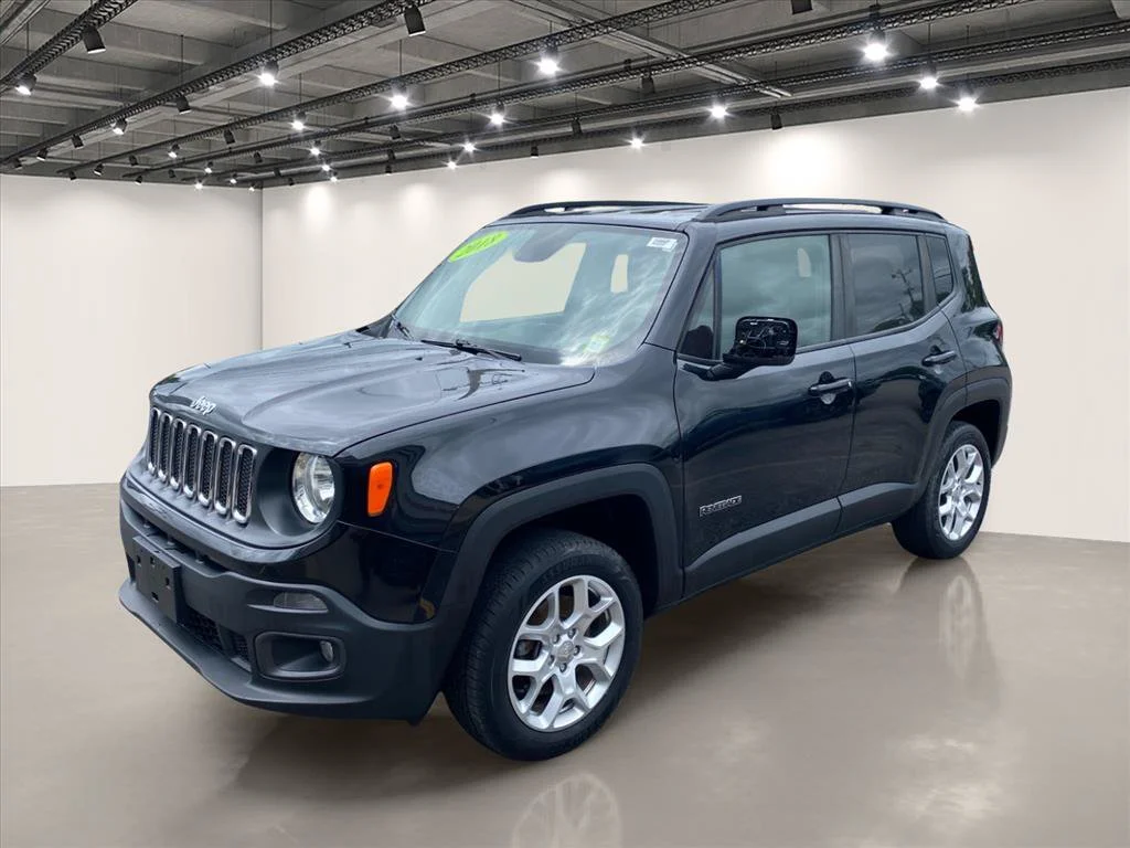 Used 2018 Black Jeep Latitude image 3