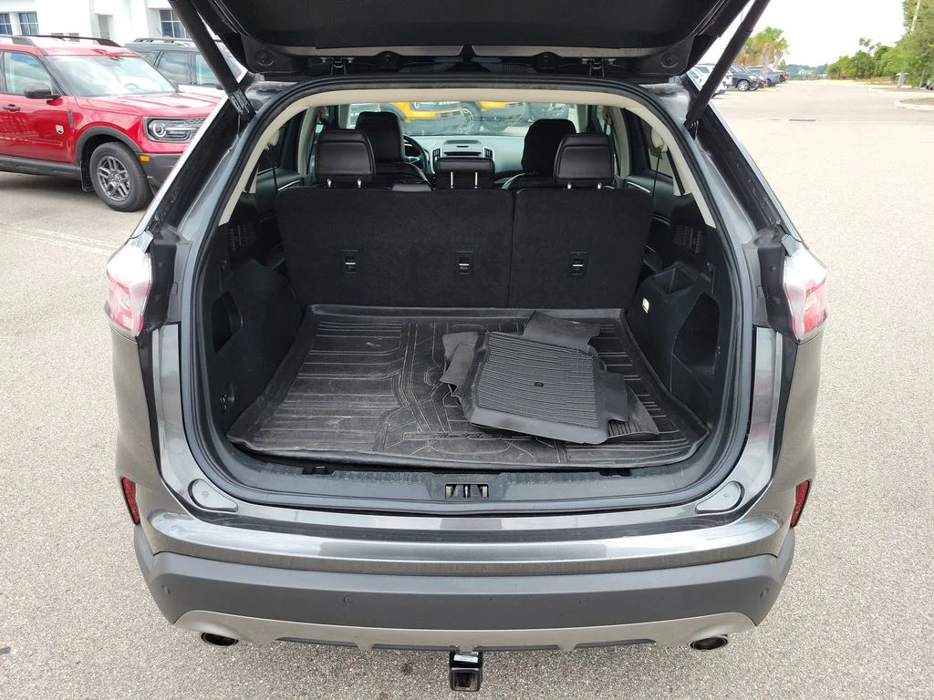 Used 2020 Magnetic Metallic Ford SEL image 10