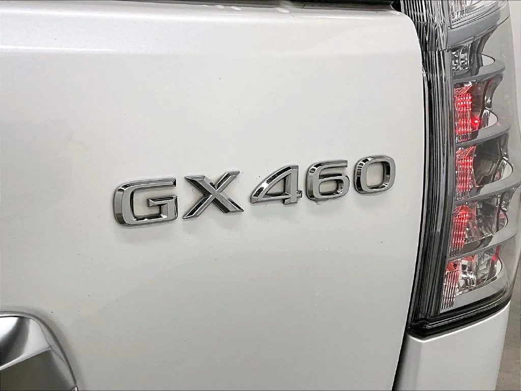 Used 2023 White Lexus 460 image 24