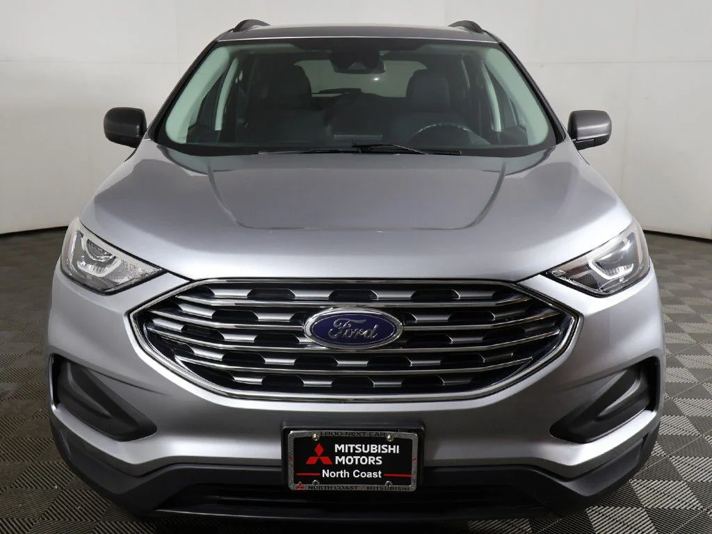Used 2022 Silver Ford SE image 9