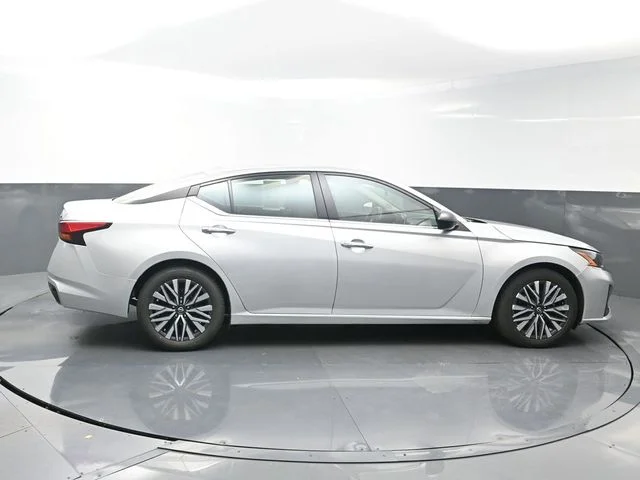2024 Nissan Altima SV - Photo 8