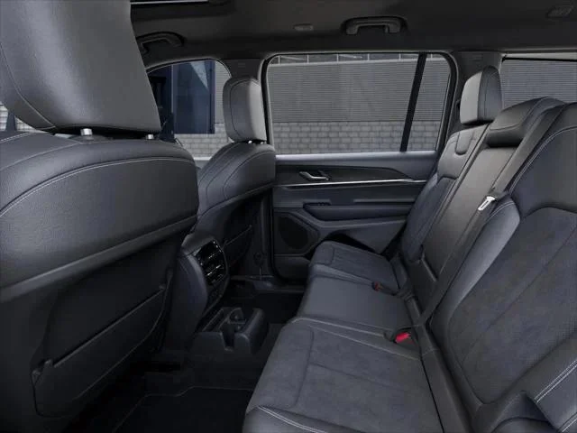 New 2026 Bright White Clear-Coat Exterior Paint Jeep Laredo image 25