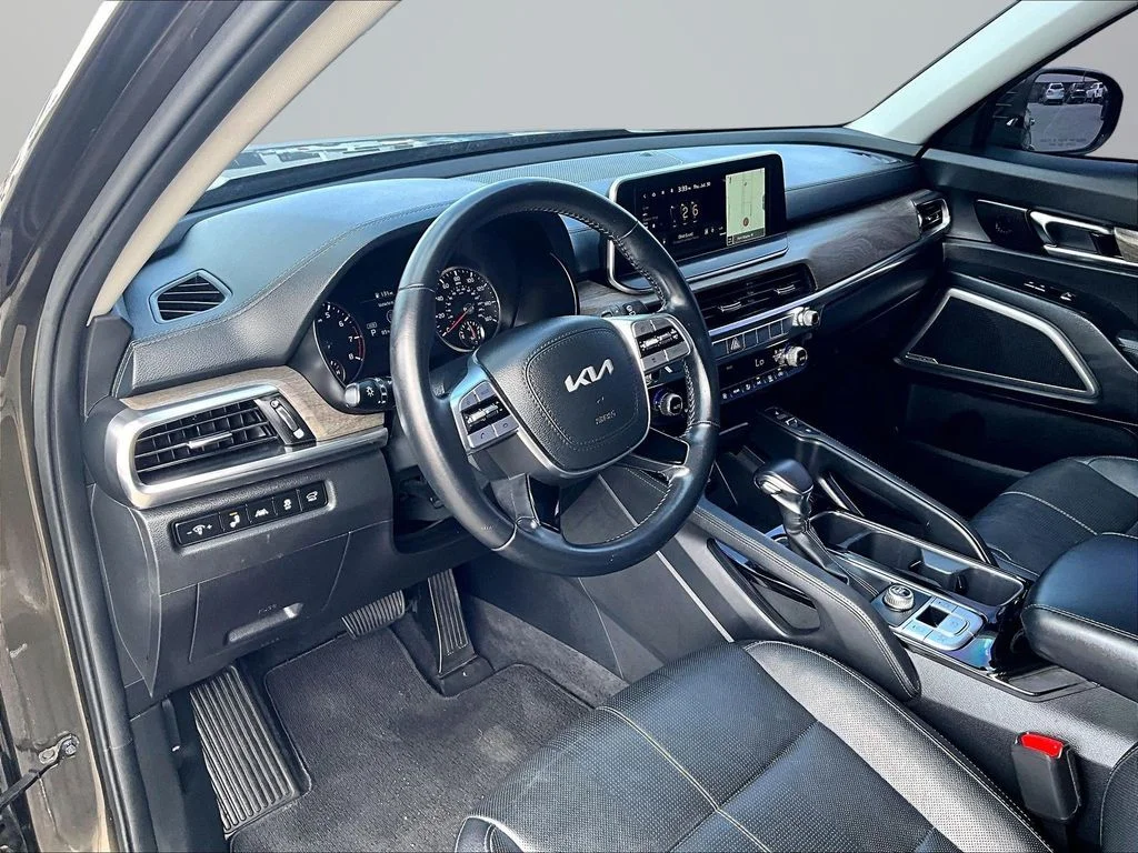 Used 2022 Green Kia EX image 15