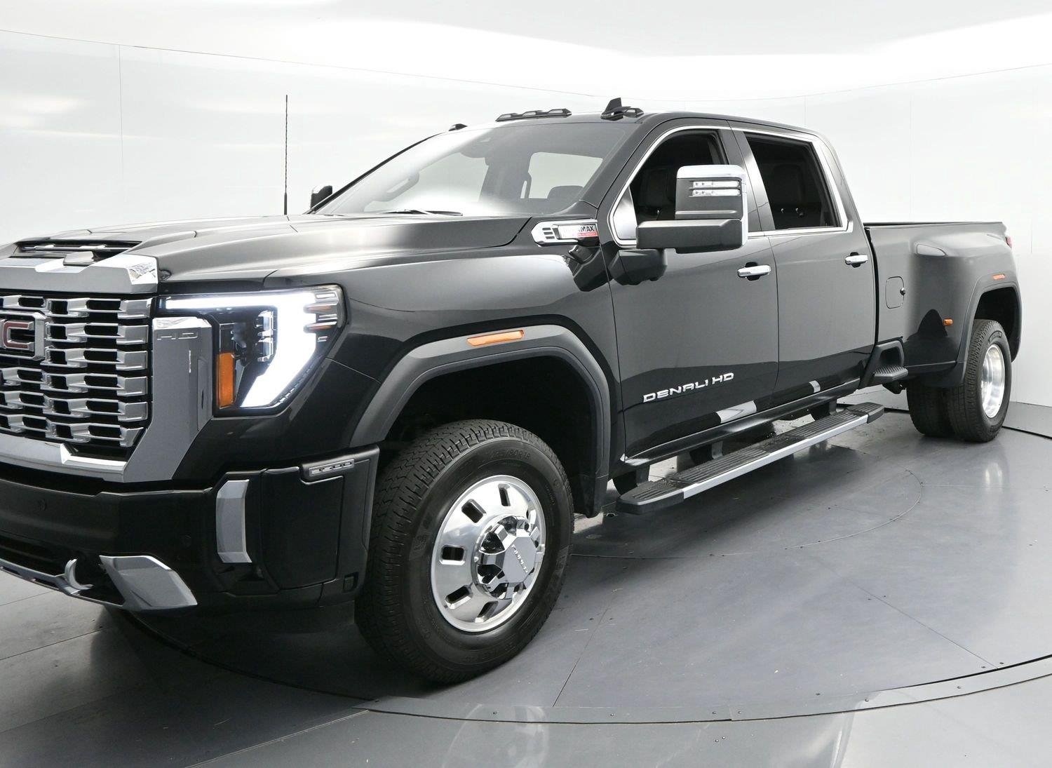 Used 2024 Onyx Black GMC Denali image 8