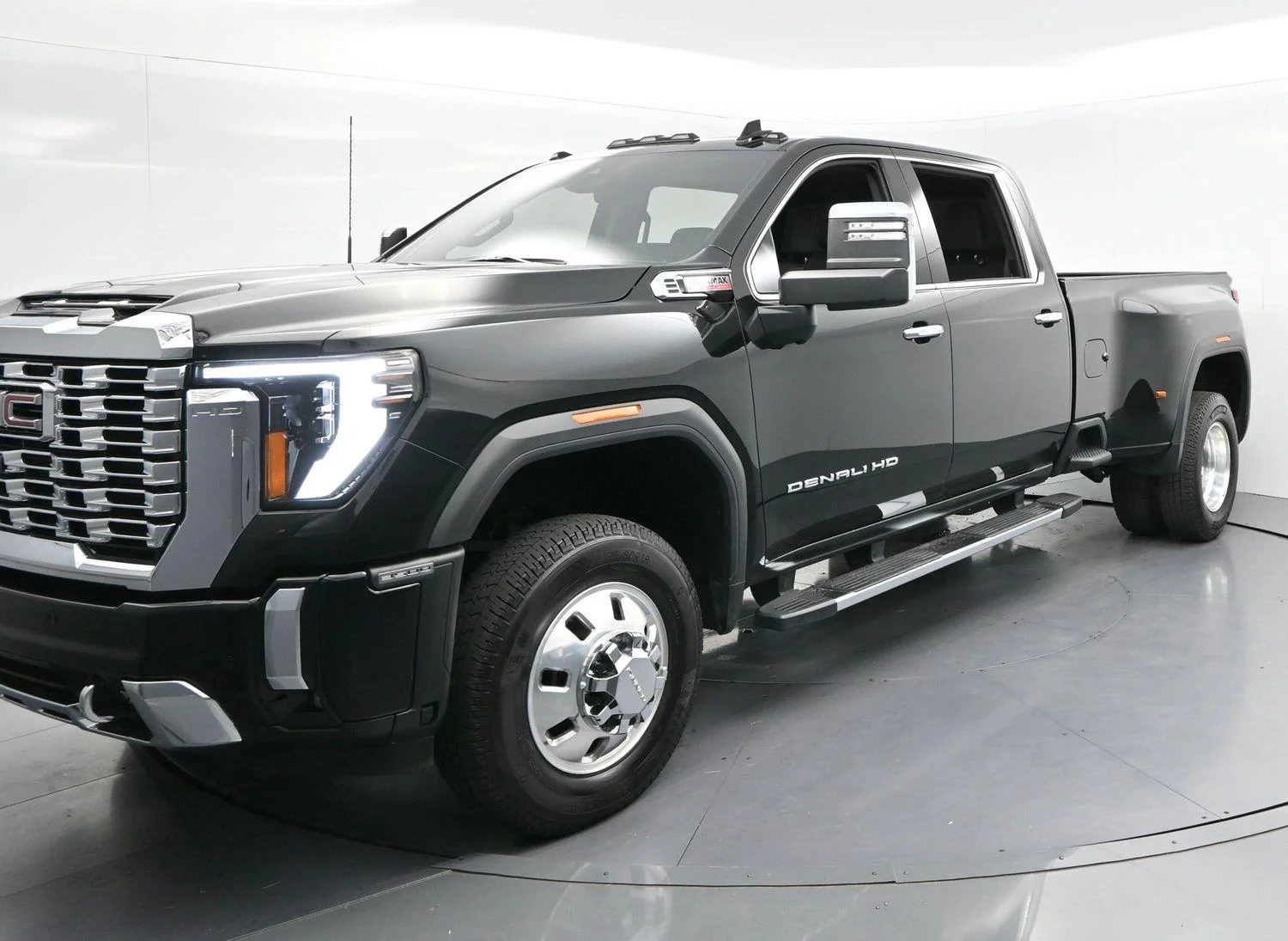 Used 2024 Onyx Black GMC Denali image 8