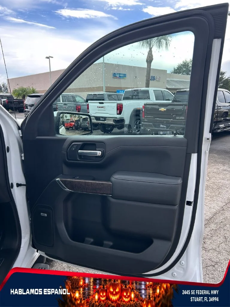 Used 2021 WHITE FROST TRICOAT GMC Denali image 29