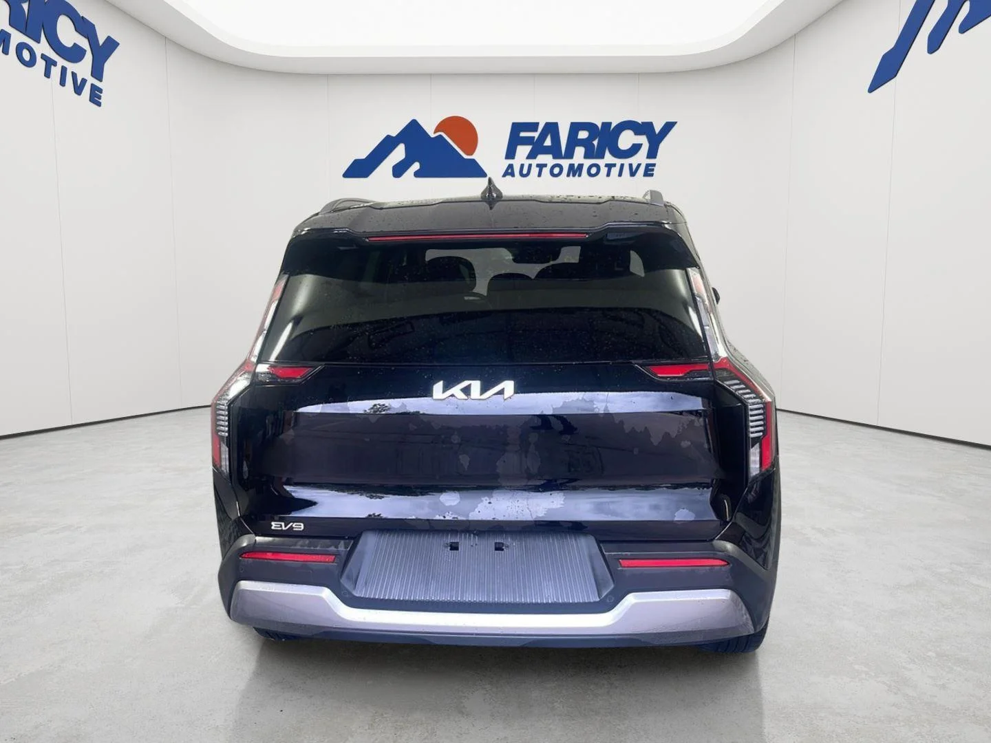 Used 2024 Aurora Black Pearl Kia Wind image 8