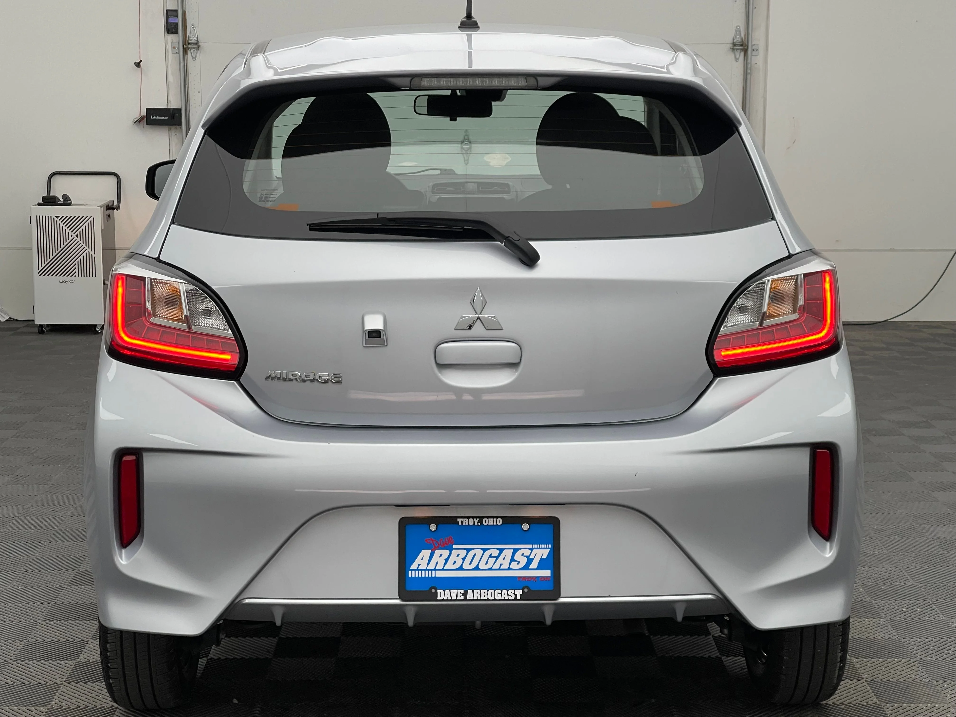 Used 2024 Silver Mitsubishi ES image 7