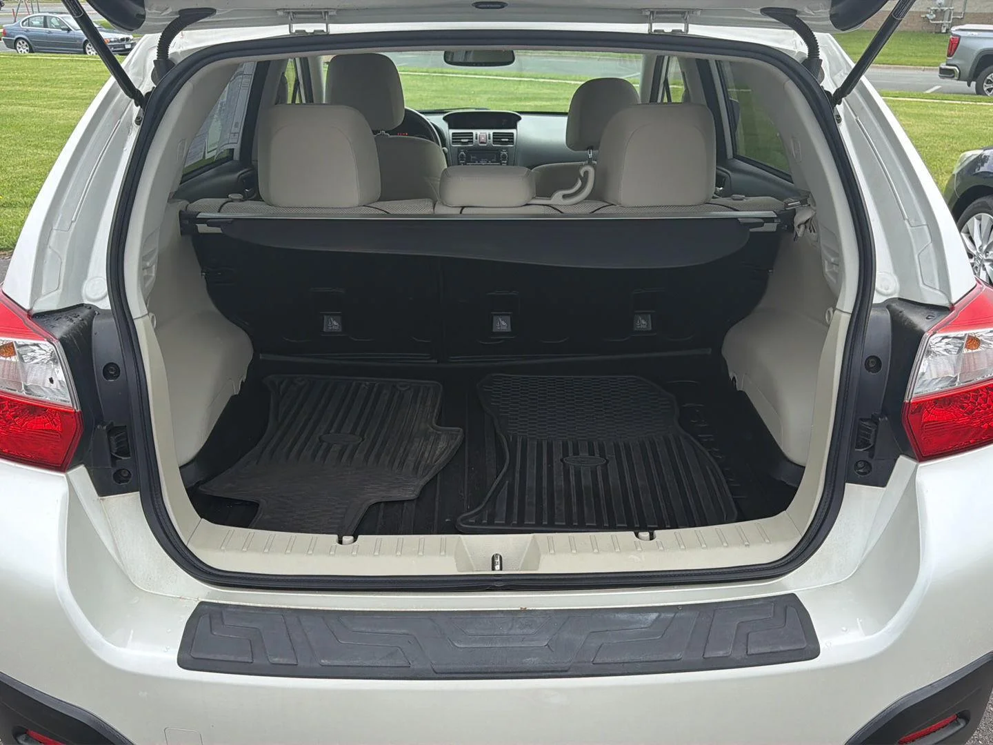 Used 2013 Satin White Pearl Subaru Premium image 21