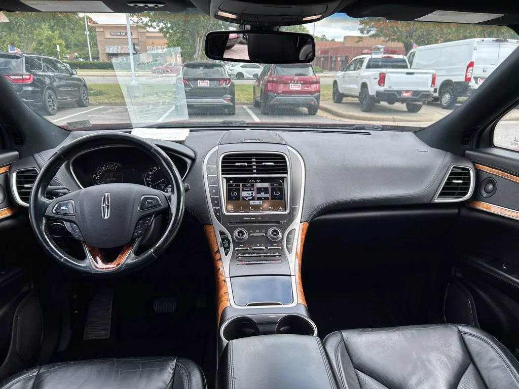 Used 2016 Red Lincoln Select image 30