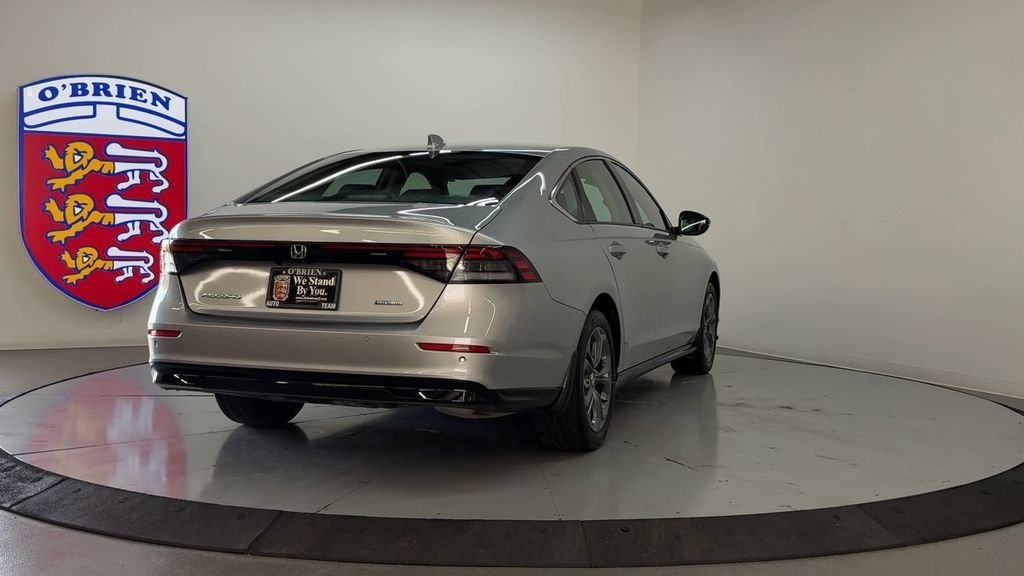 Used 2025 Solar Silver Metallic Honda EX-L image 5