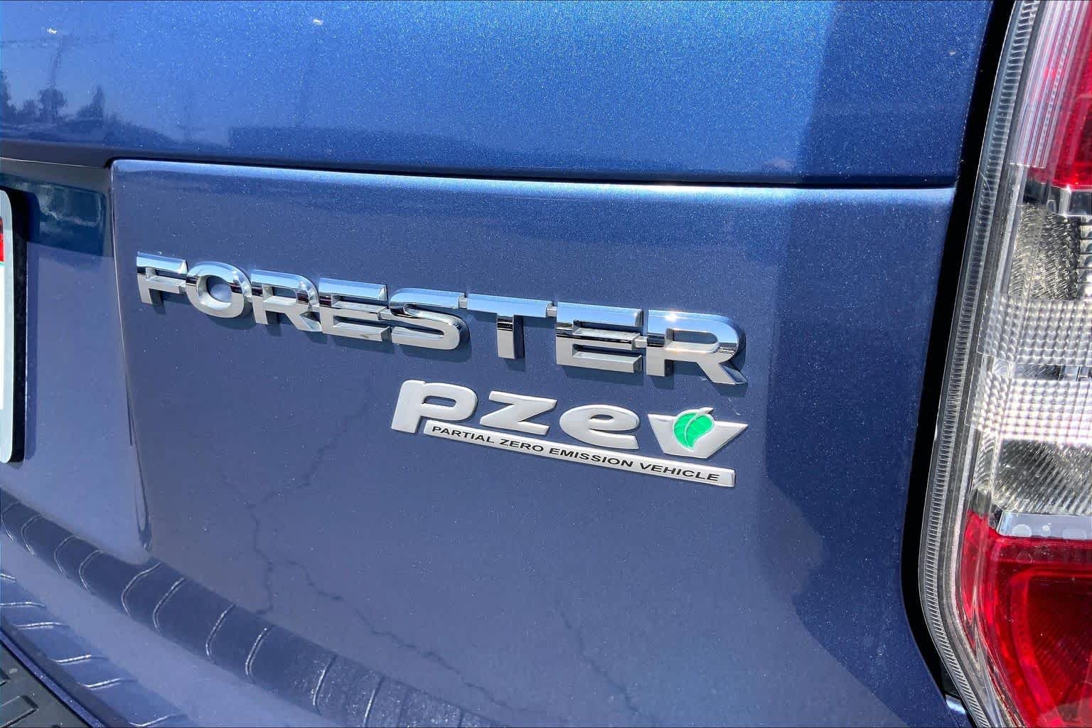 Used 2016 Quartz Blue Pearl Subaru 2.5i Premium image 9