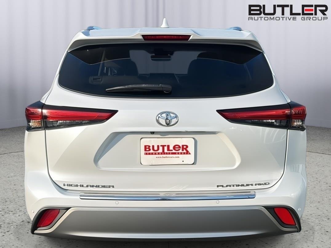 Used 2022 Wind Chill Pearl Toyota Platinum image 5