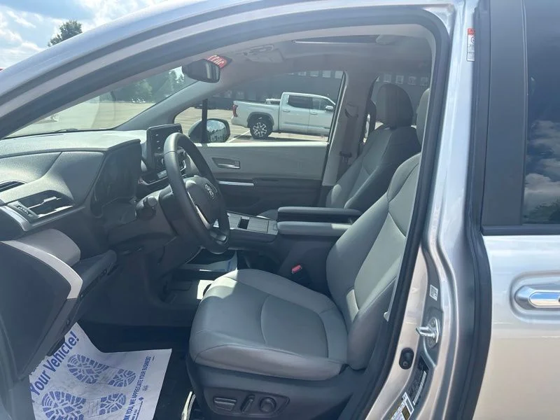 Used 2022 Silver Toyota XLE image 26