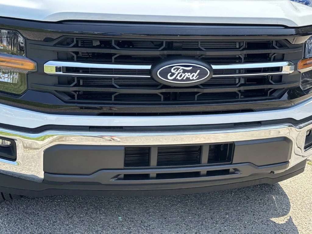 New 2026 Oxford White Ford XLT image 3