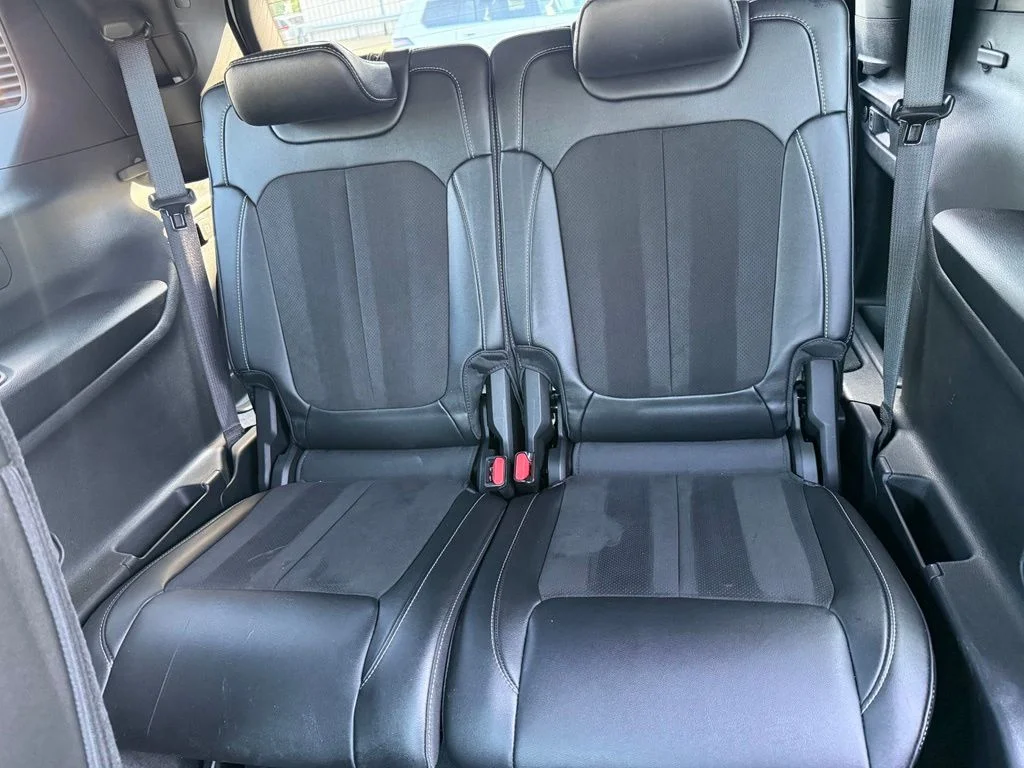 Used 2023 White Jeep Altitude image 18