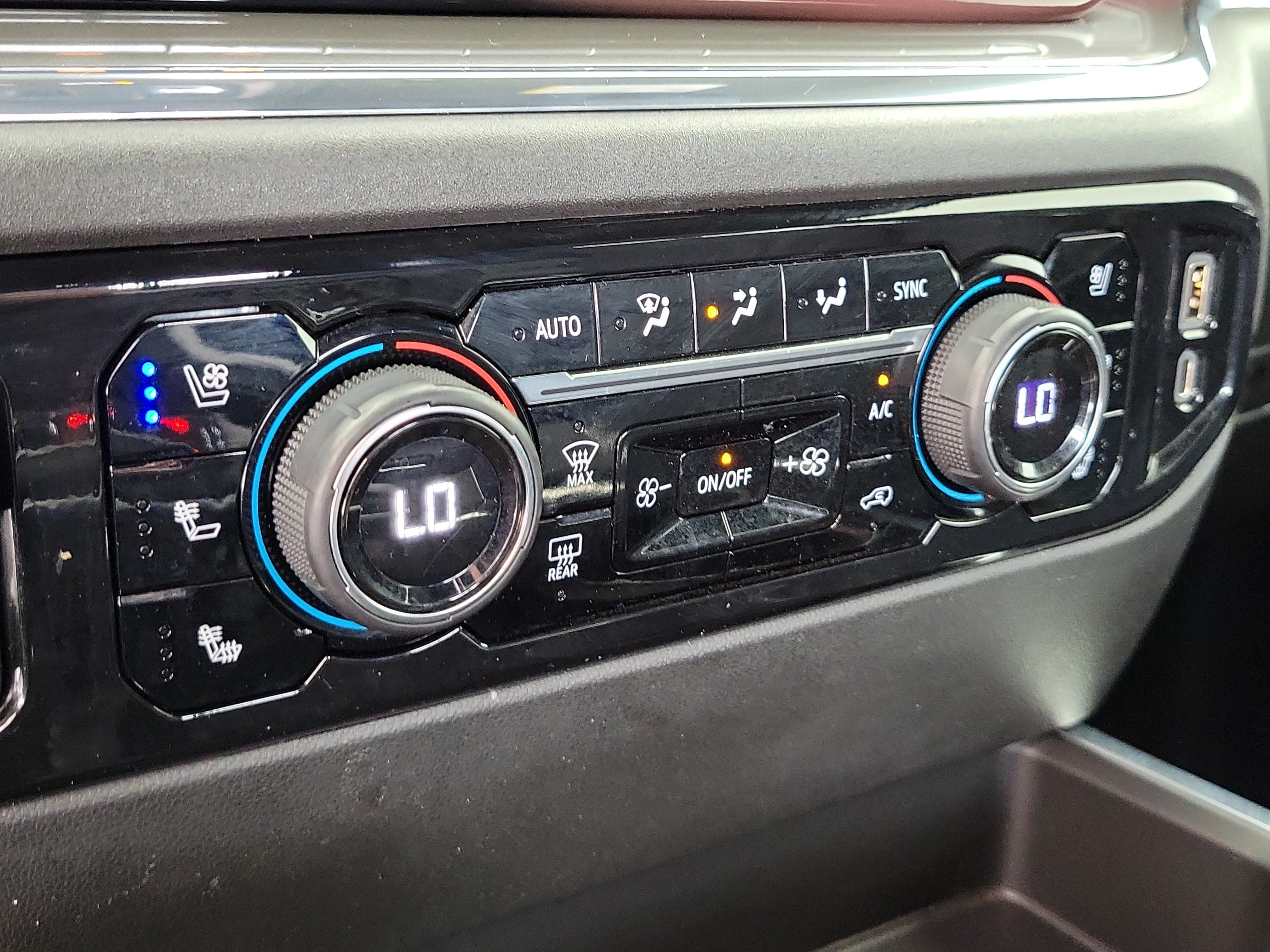 Used 2023 Iridescent Pearl Tricoat Chevrolet High Country image 28