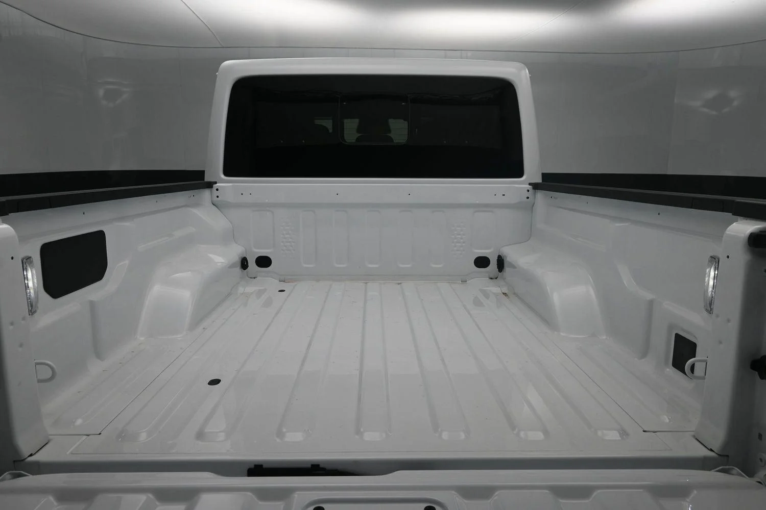 New 2026 Bright White Clear-Coat Exterior Paint Jeep Sahara image 16