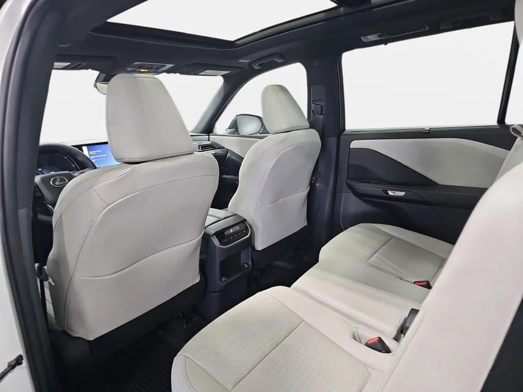 New 2026 Wind Chill Pearl Lexus PREMIUM AWD image 11