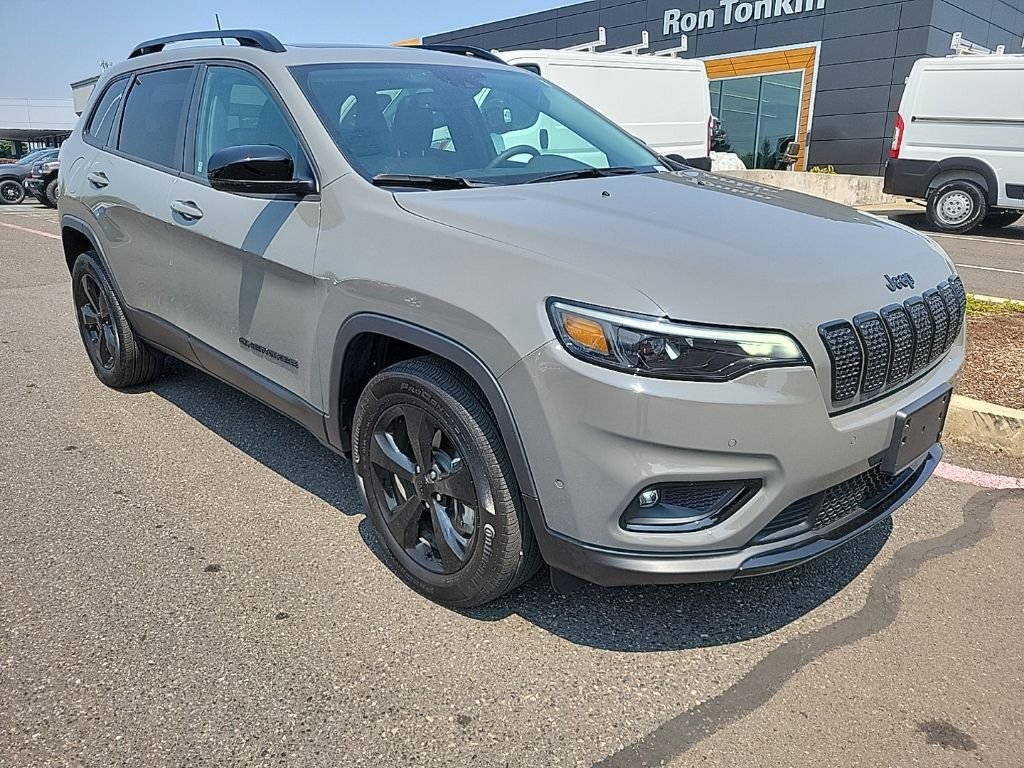 Used 2023 Gray Jeep Altitude image 7