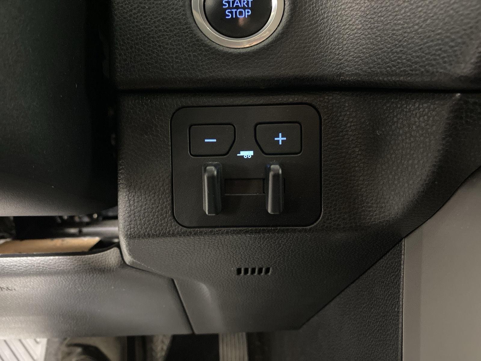 Used 2022 White Toyota SR5 image 26