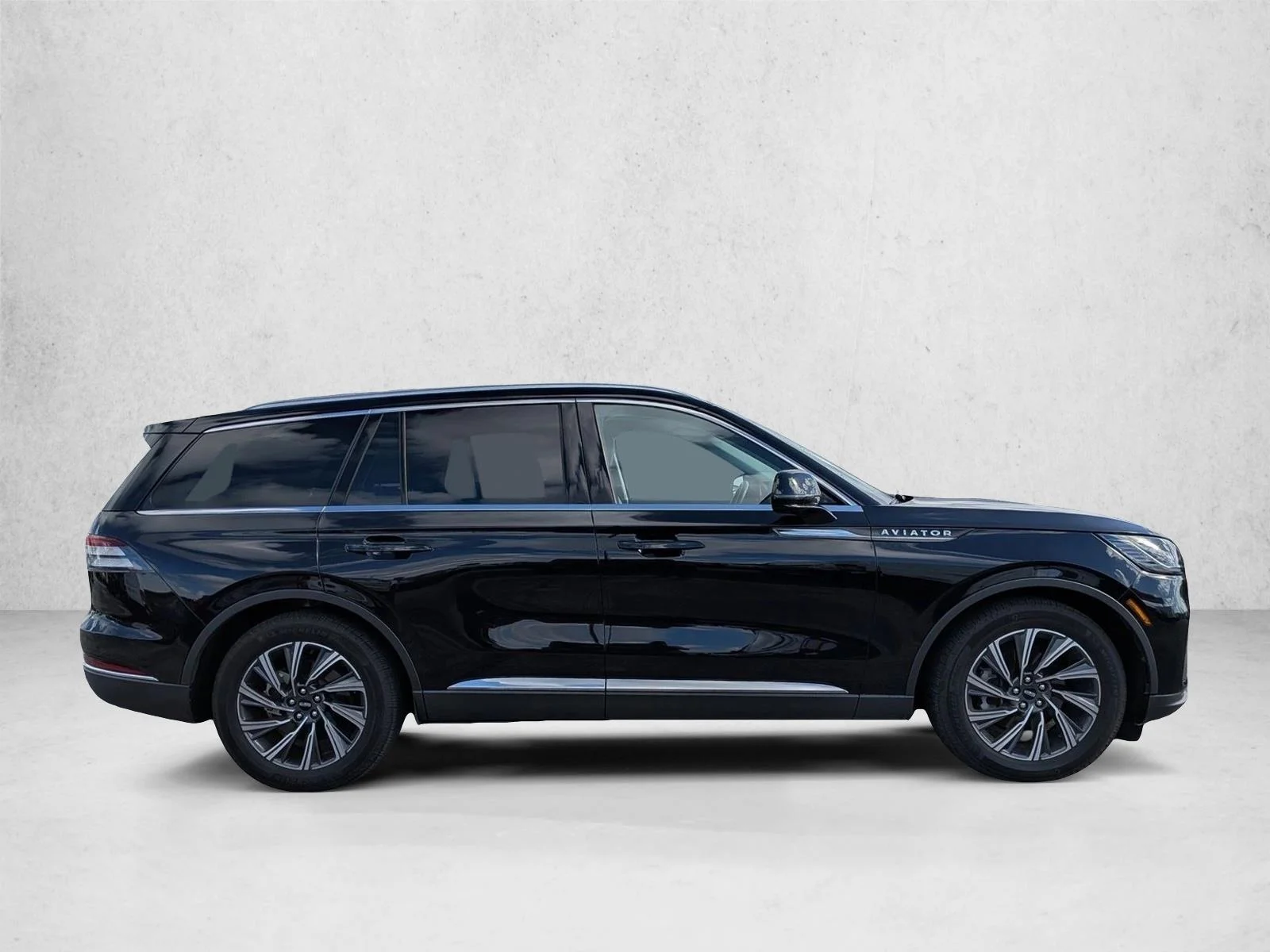 Used 2025 Infinite Black Metallic Clearcoat Lincoln Premiere image 4