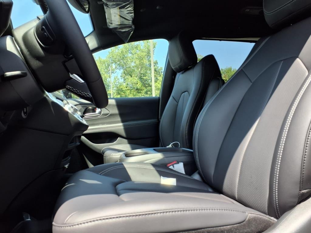 2026 Chrysler Pacifica Select - Photo 14