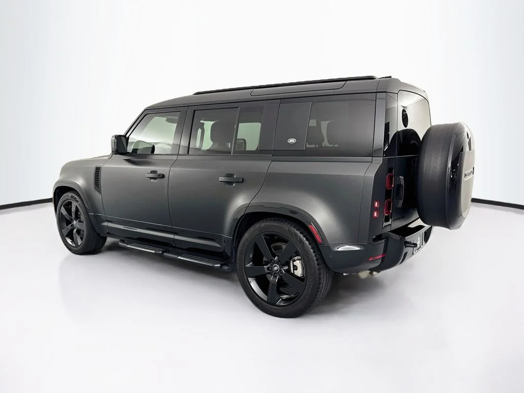 Certified Used 2024 Black Land Rover X-Dynamic SE image 7