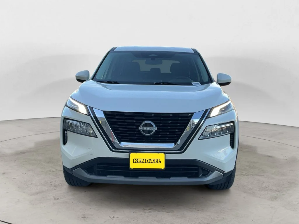 Used 2023 White Nissan SV image 3