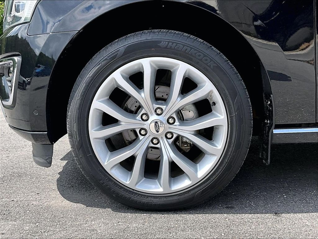 Used 2019 Black Metallic Ford Platinum image 7