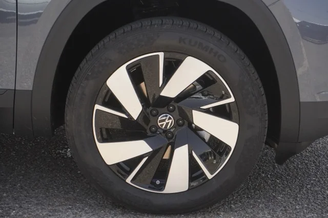 New 2026 Pure Gray Volkswagen 2.0T SE w/Technology image 5