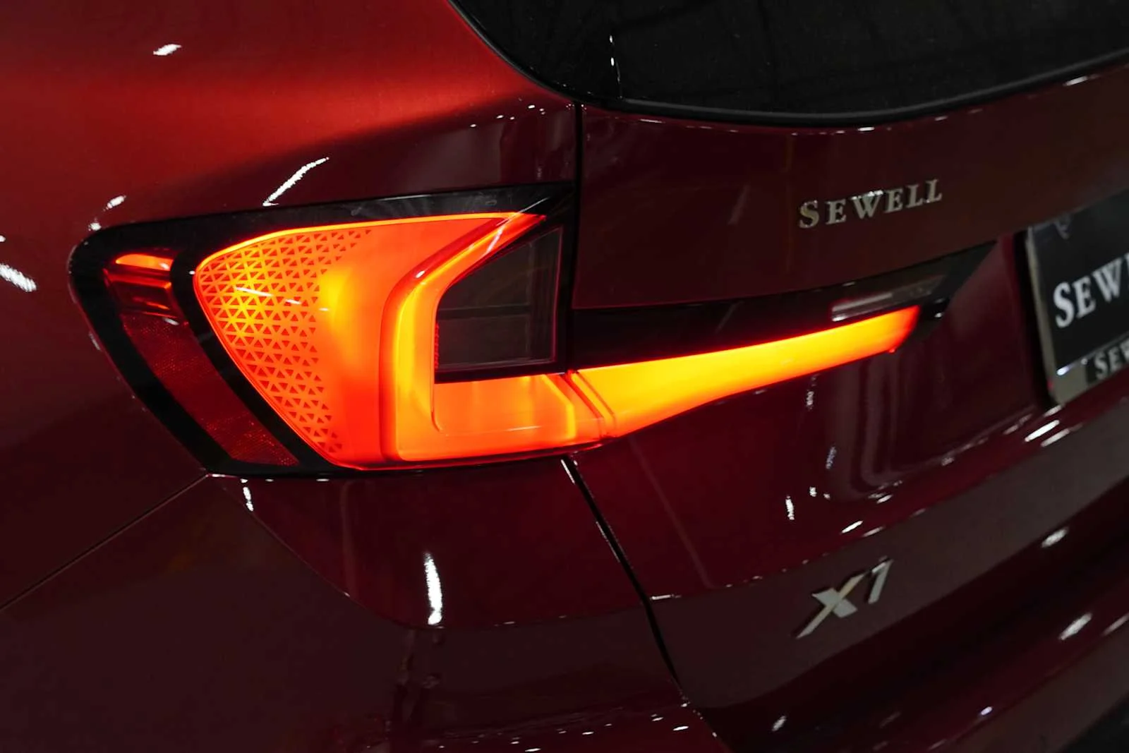 New 2026 Vegas Red Metallic BMW xDrive28i image 8