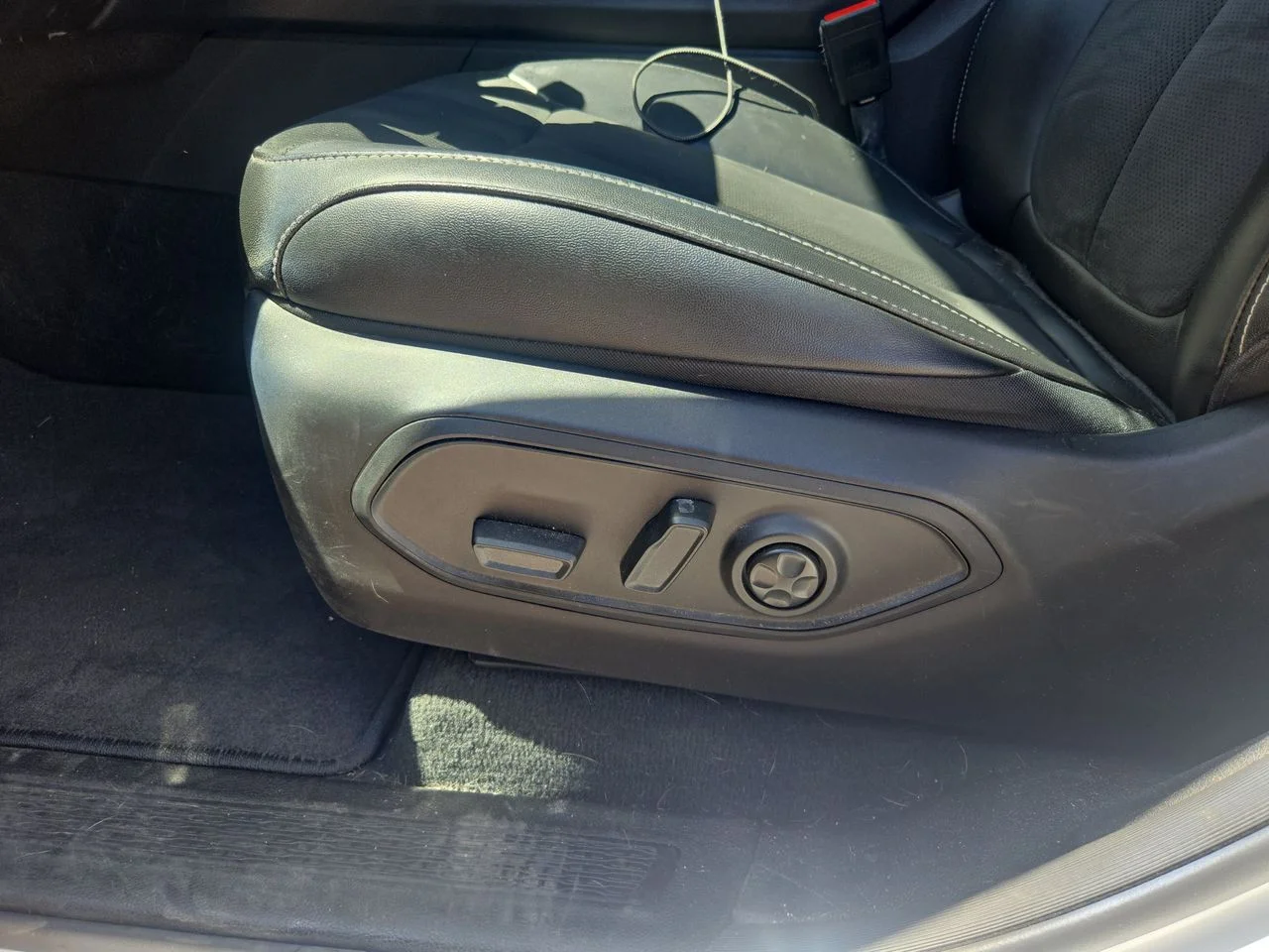 Used 2023 Bright White Clearcoat Jeep Altitude X image 15