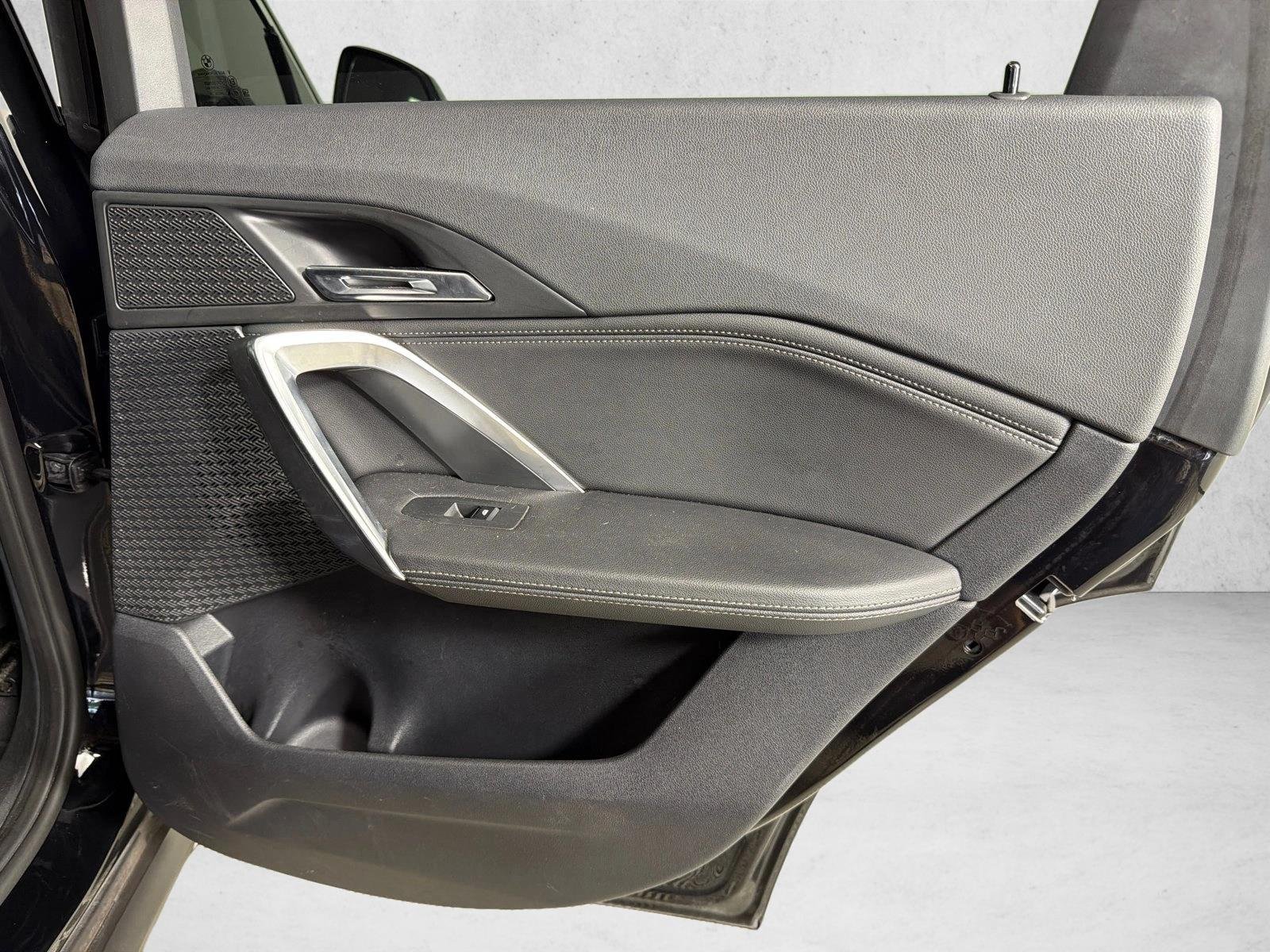 Used 2023 Black BMW xDrive28i image 18