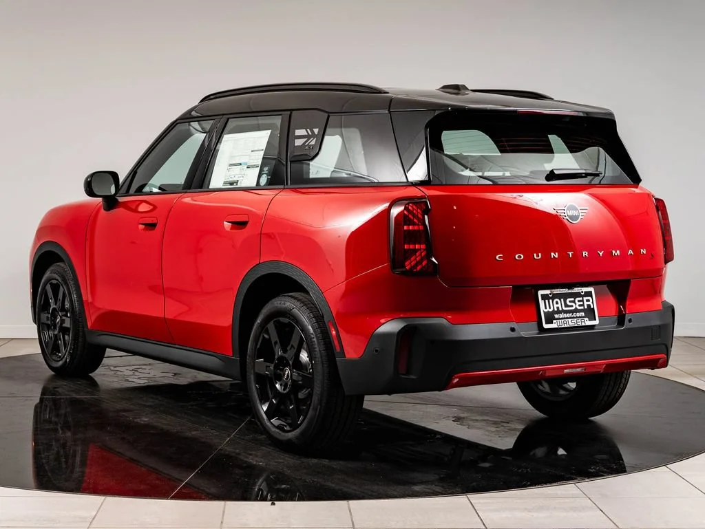 New 2027 Chili Red MINI Signature Plus image 6
