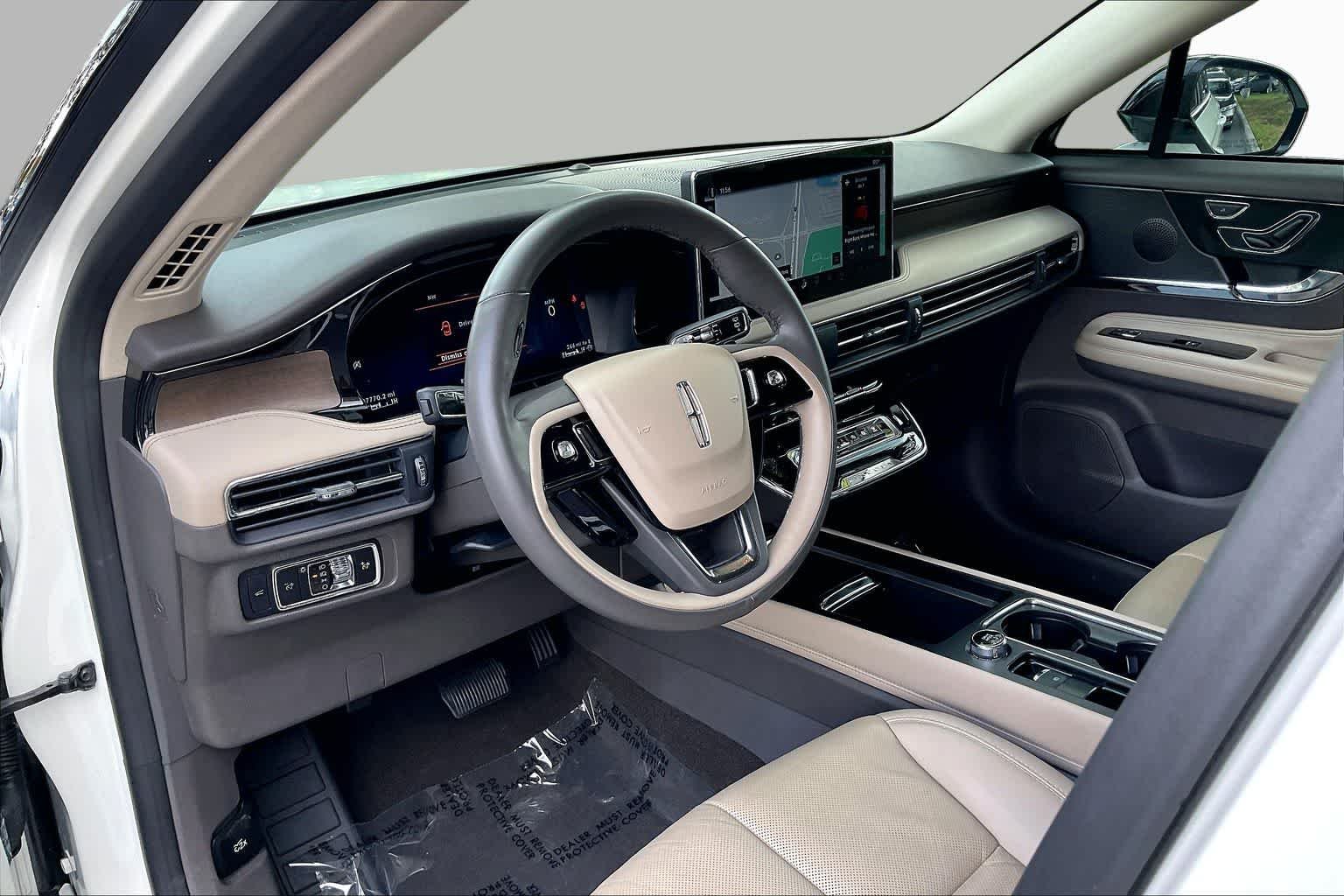 Used 2023 Pristine White Lincoln Reserve image 14