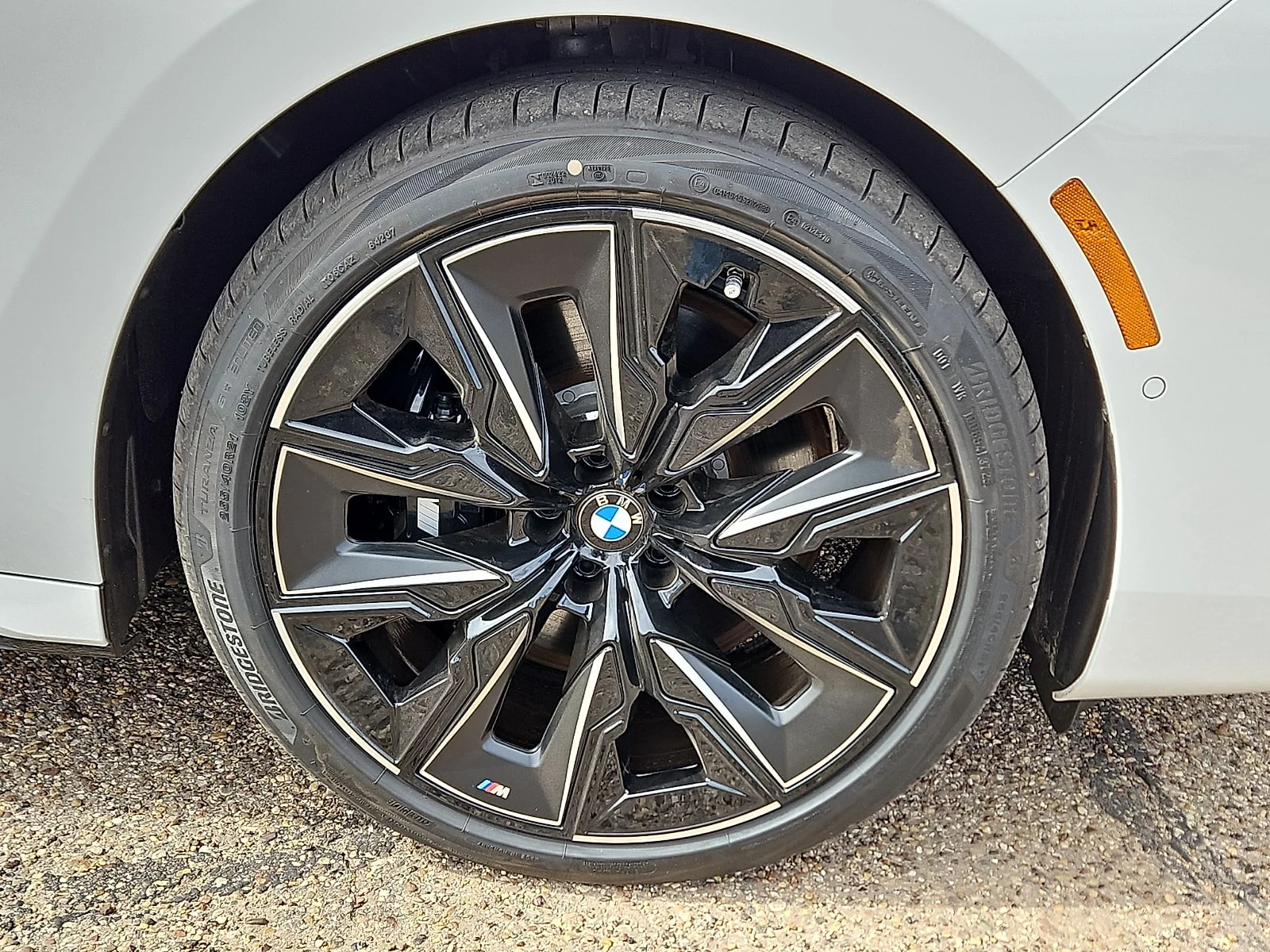 New 2026 Alpine White BMW i Rear-Wheel Drive image 5