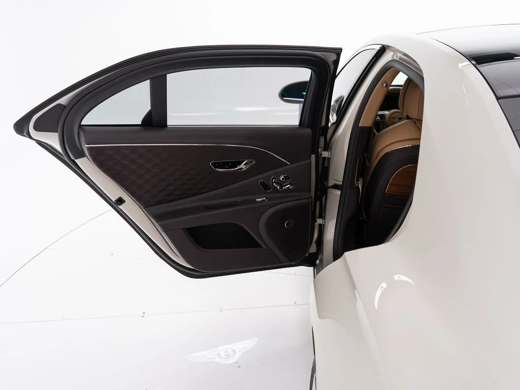 Used 2025 White Sand - by Mulliner Bentley Mulliner image 20