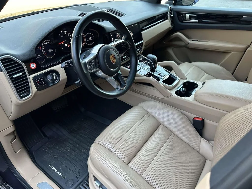 Certified Used 2019 Blue Porsche  image 10