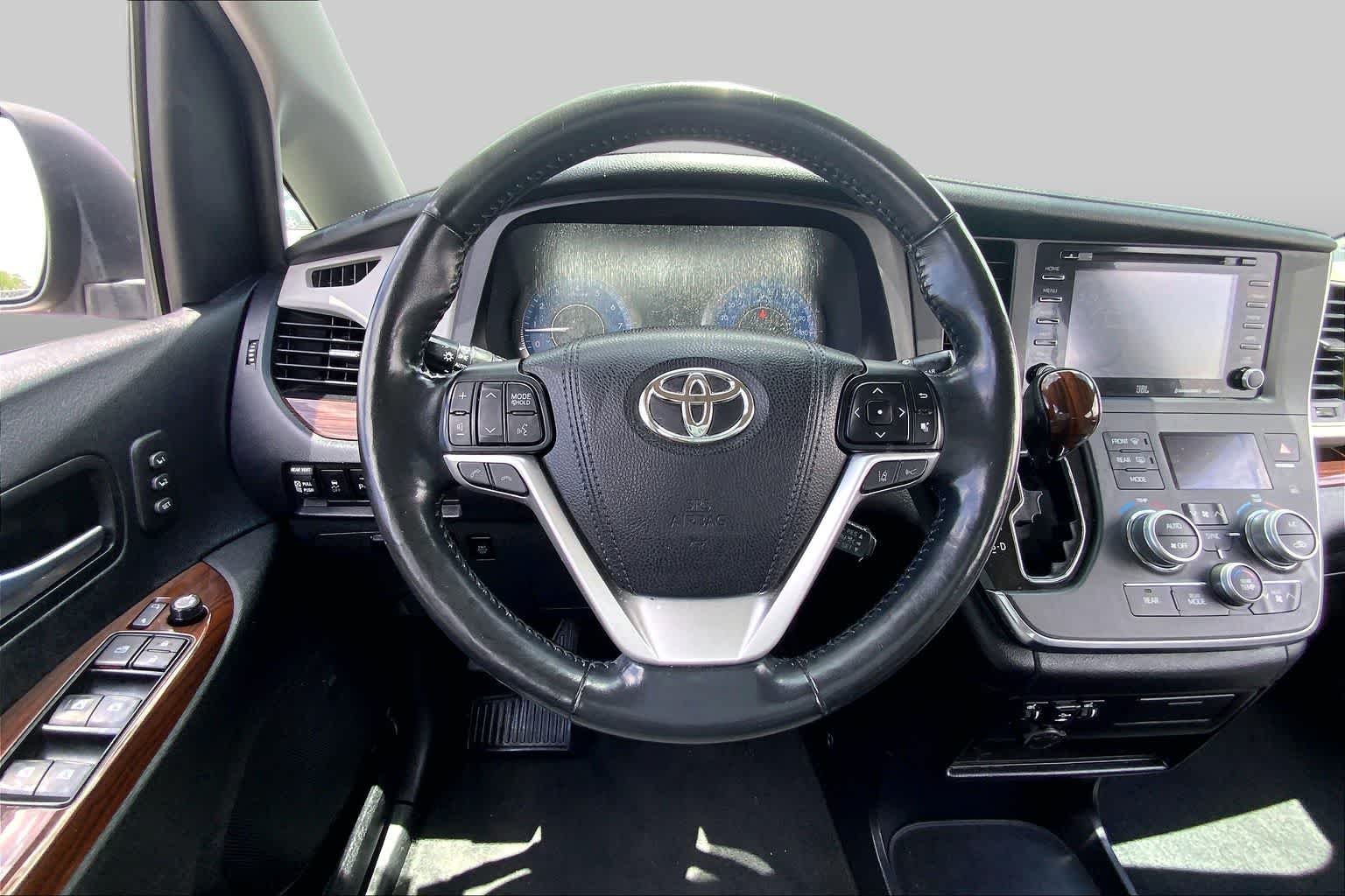 Used 2018 Toasted Walnut Pearl Toyota Limited image 6
