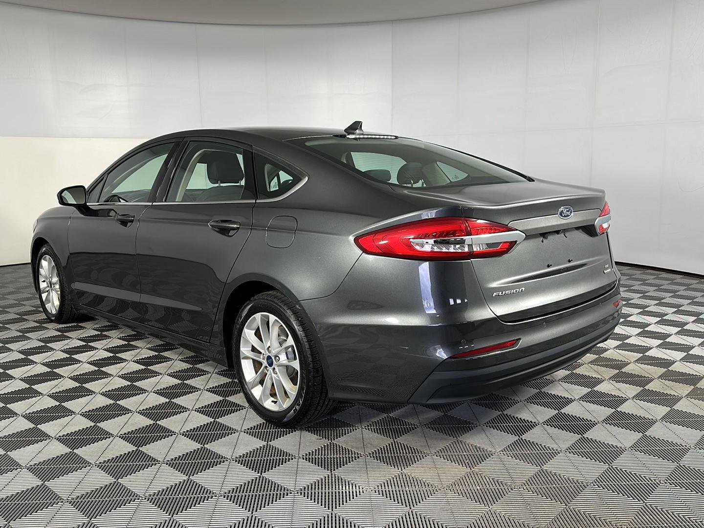 Used 2020 Magnetic Ford SE image 18
