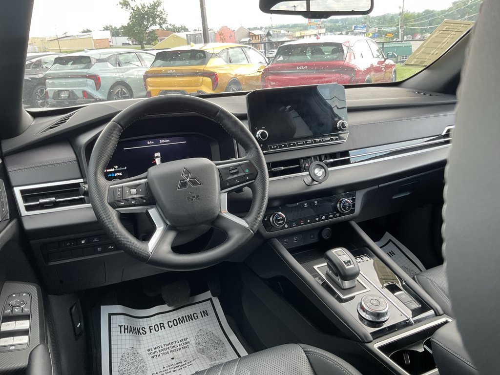 Used 2025 White Diamond Mitsubishi SEL Black Edition image 20