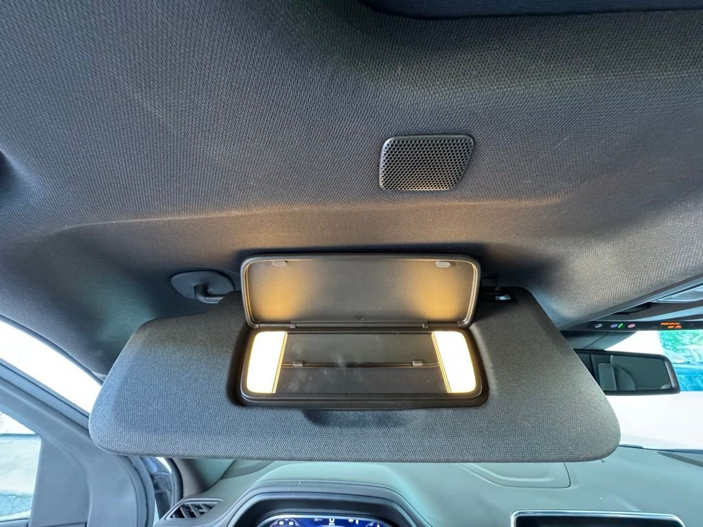 Used 2023 White Chevrolet Z71 image 41