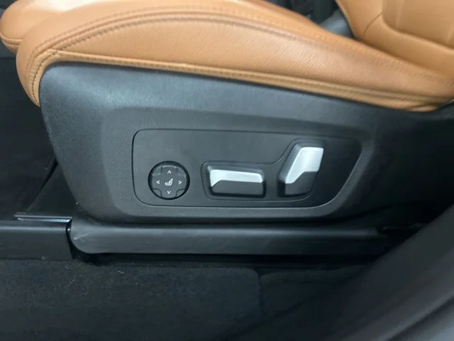 Used 2023 White BMW xDrive30i image 10