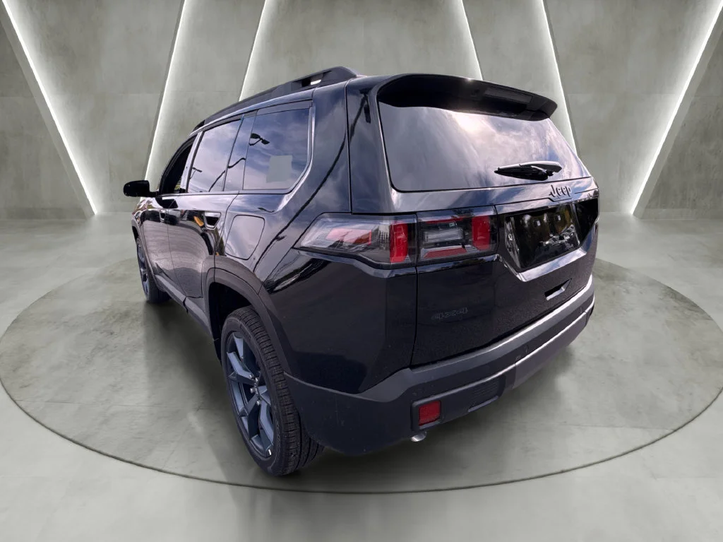 New 2026 Diamond Black Crystal Pearl-Coat Exterior Paint Jeep  image 5
