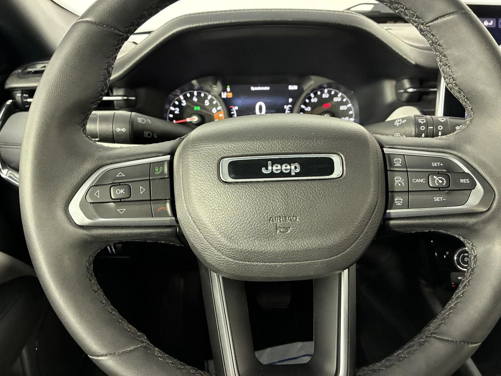 Used 2024 Hydro Blue Pearlcoat Jeep Limited image 31