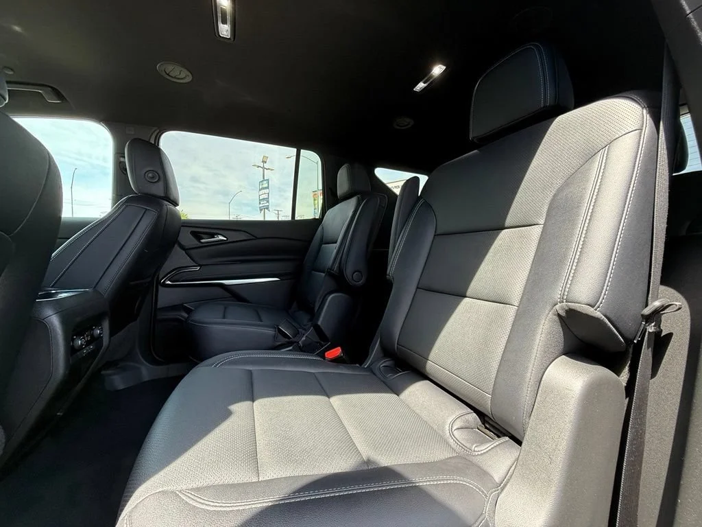 Used 2025 Summit White Chevrolet LT image 35