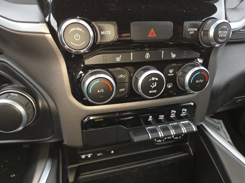 Used 2019 White Ram Big Horn/Lone Star image 12